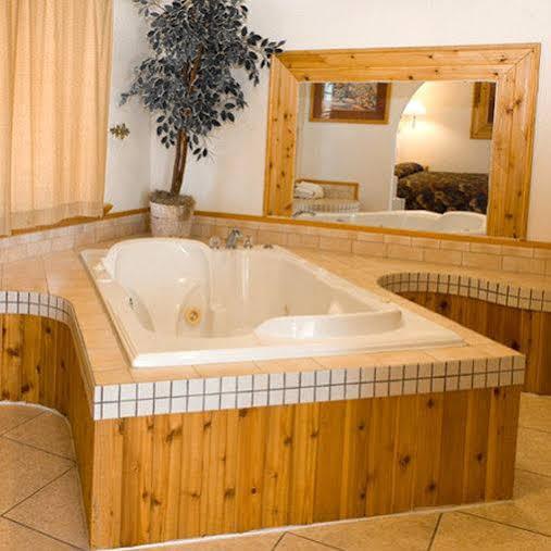 North Country Inn & Suites Mandan Extérieur photo