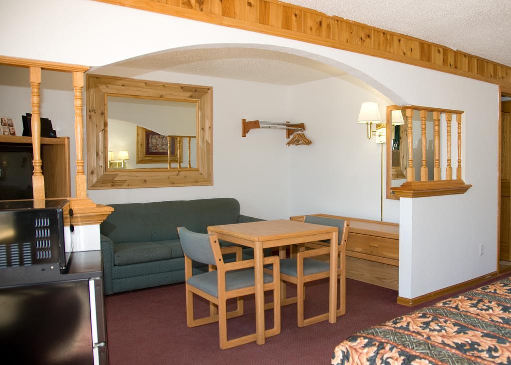 North Country Inn & Suites Mandan Extérieur photo