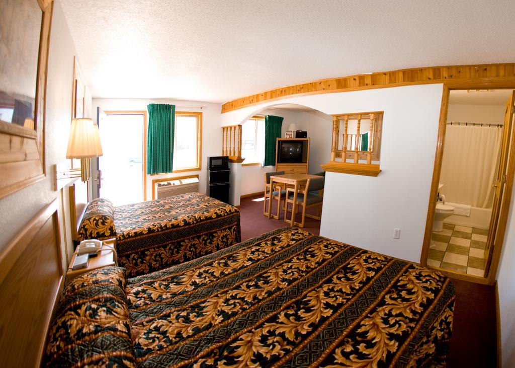 North Country Inn & Suites Mandan Extérieur photo