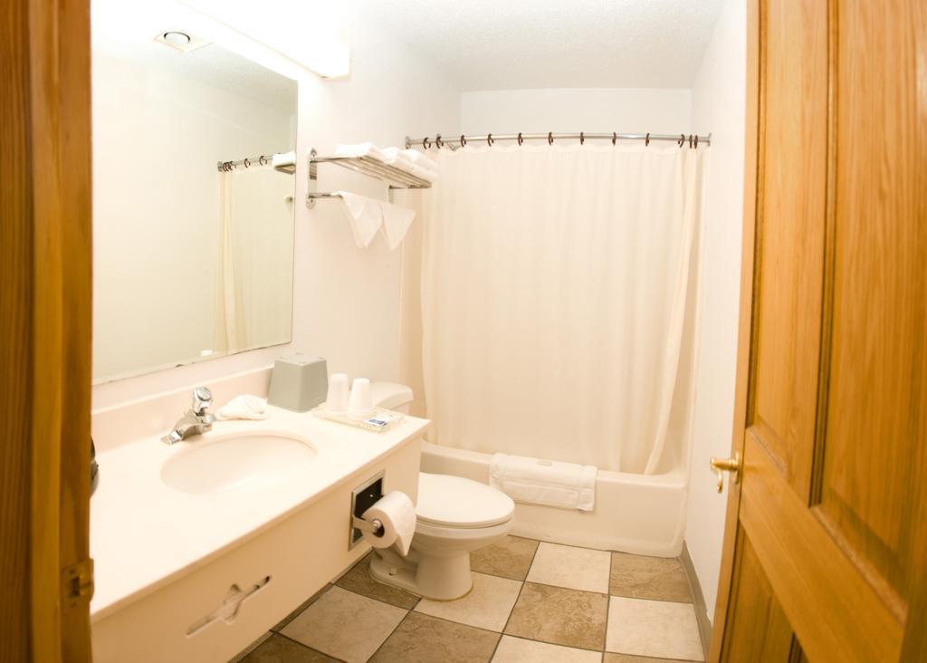 North Country Inn & Suites Mandan Chambre photo