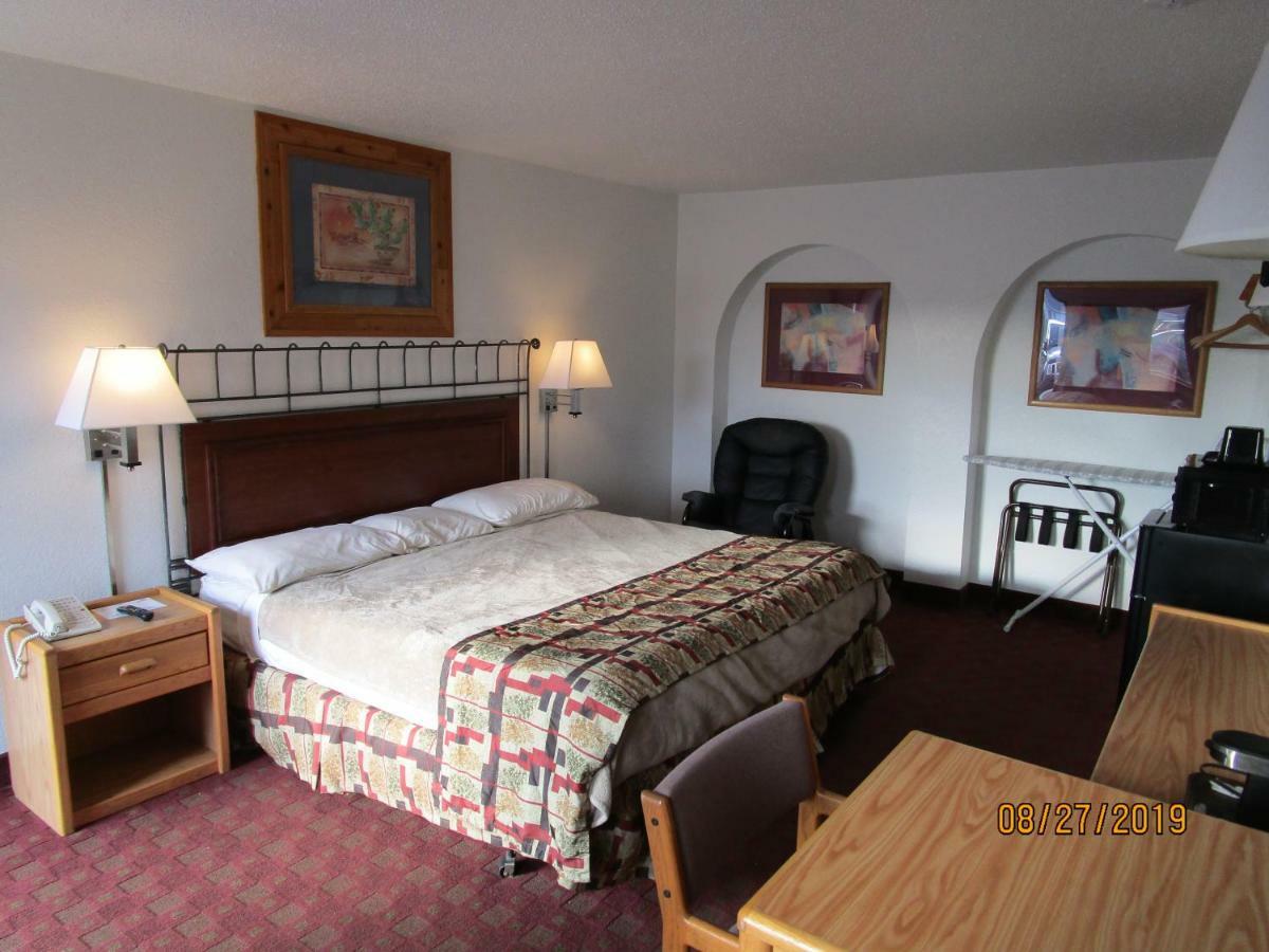 North Country Inn & Suites Mandan Extérieur photo